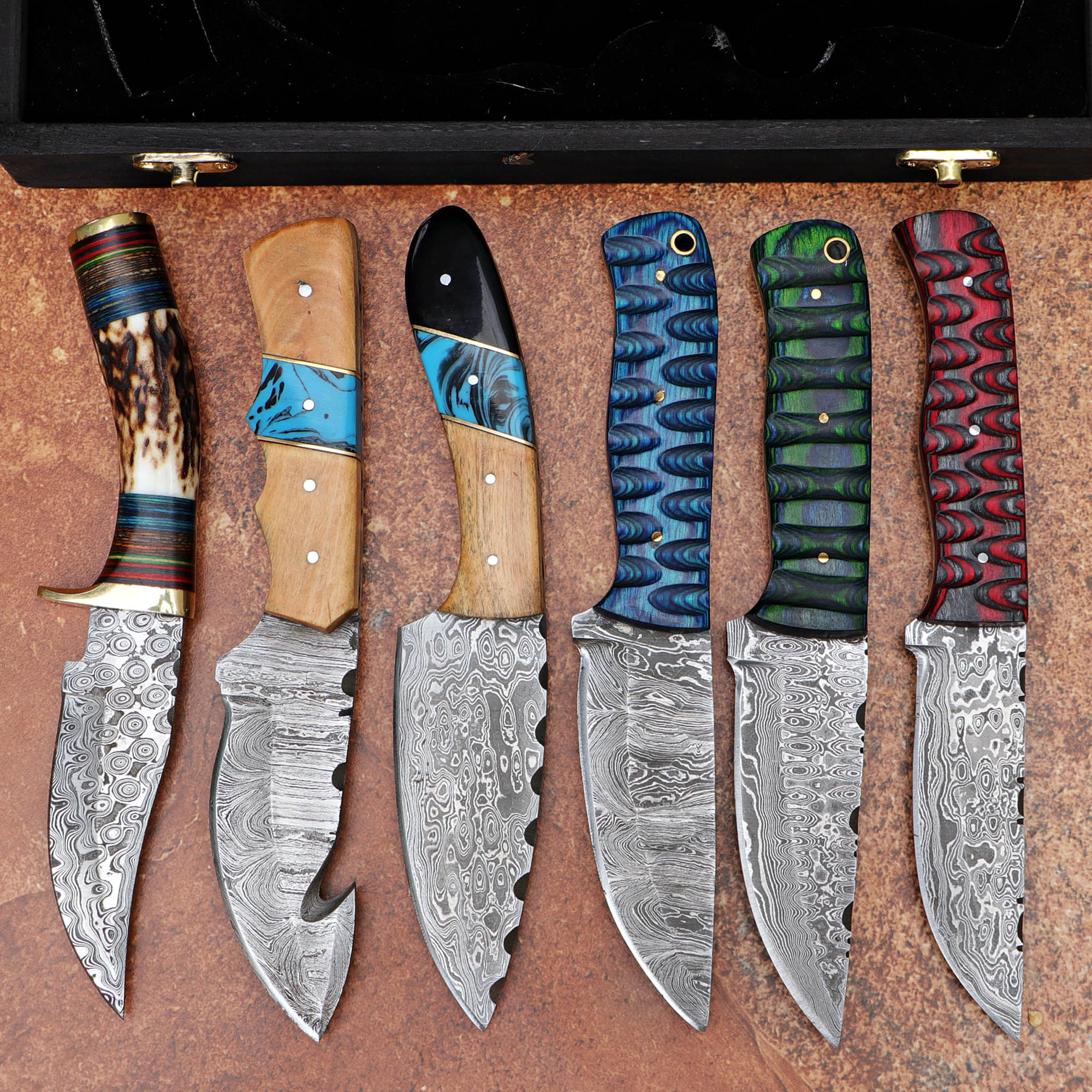 Set of 06 Handmade Damascus Steel Skinners with Wooden Box