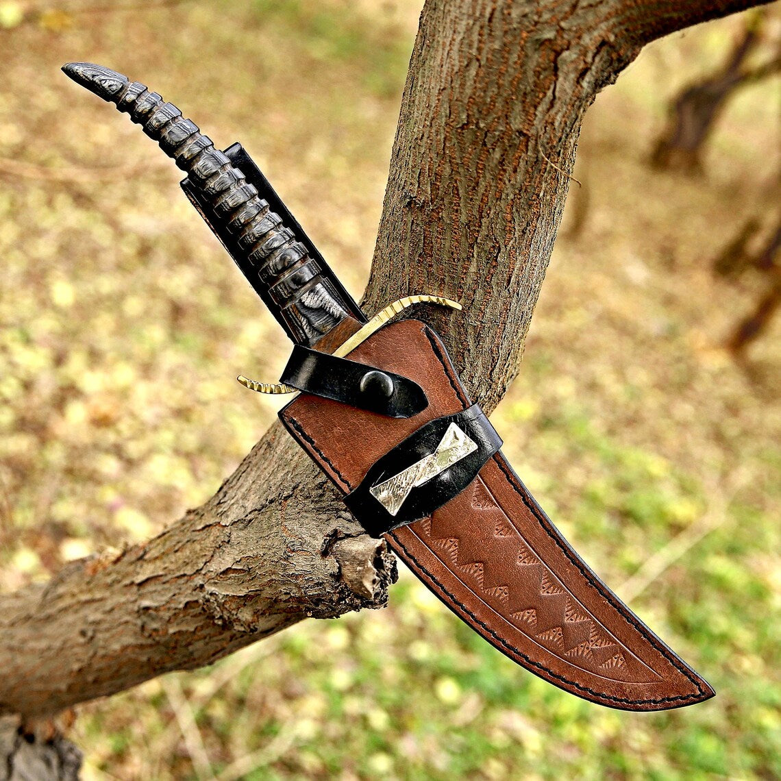 Handmade Beautiful Skinner Knife with Deer Shape Horn Handle - Perfect Gift on Christmas & New Year for Him